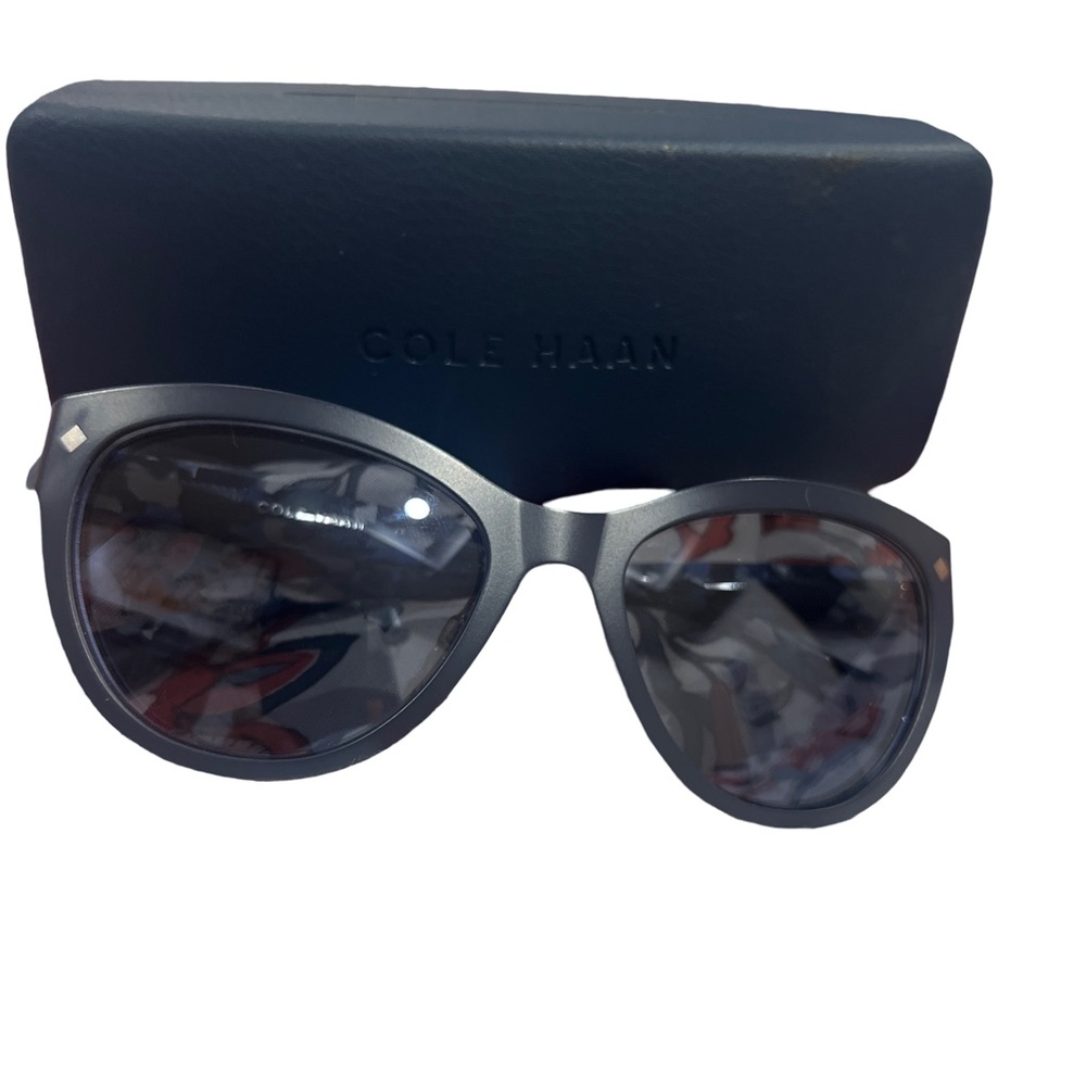 Cole Haan CH7025
Sunglasses used in good condition with case - Picture 4 of 15